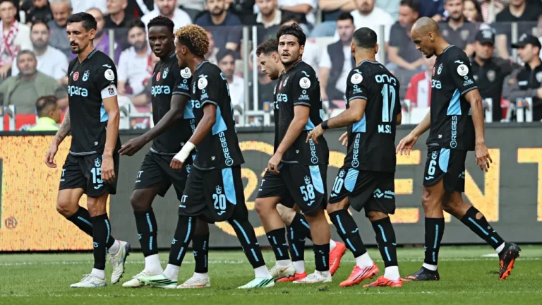 Samsunspor deplasmanında oynayan Trabzonspor futbolcuları