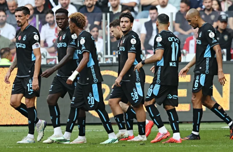 Samsunspor deplasmanında oynayan Trabzonspor futbolcuları