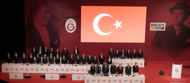 Galatasaray Yıllık Olağan Genel Kurul Toplantısı’nda divan heyeti ve katılımcılar